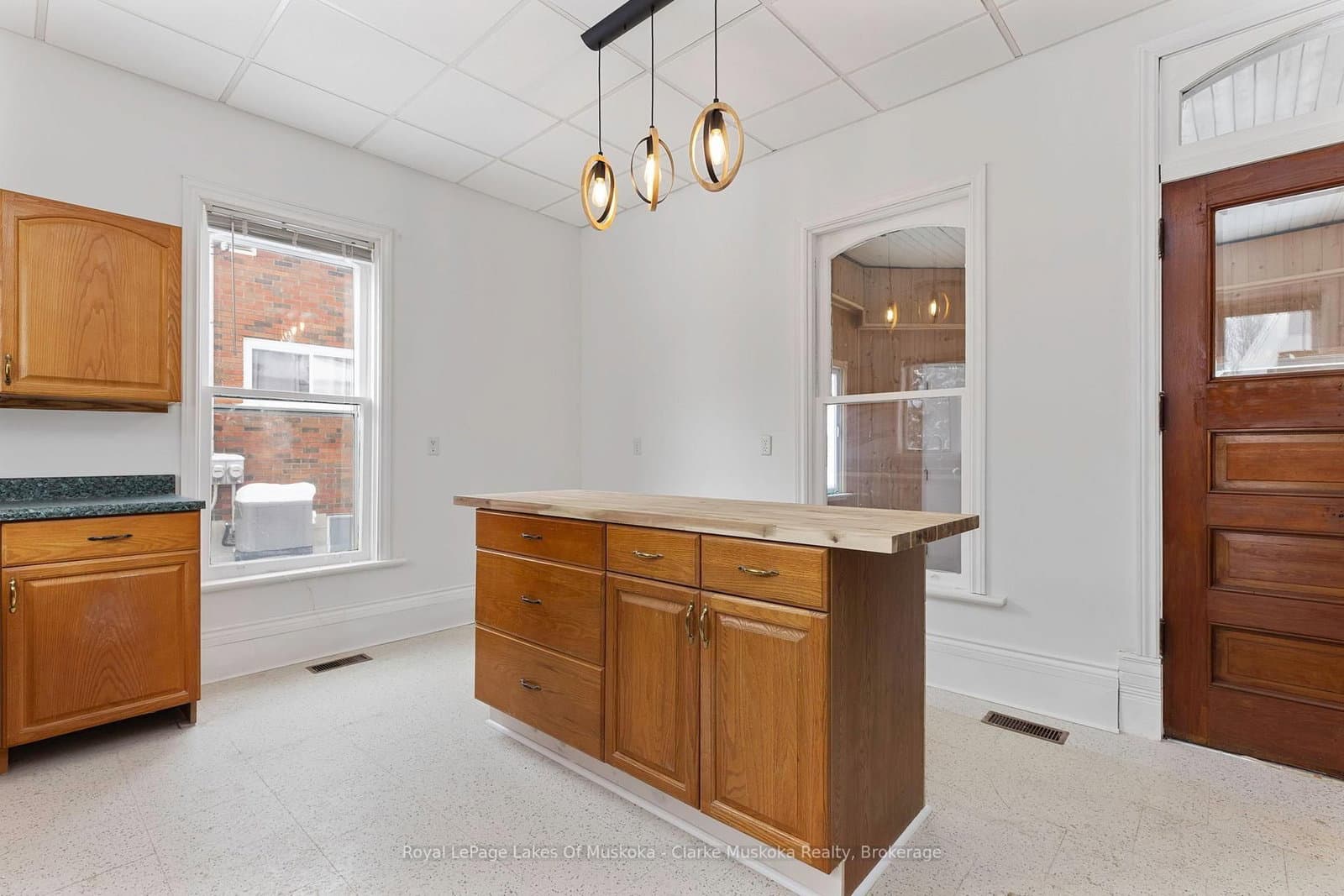 1 Sturgeon Bay Road - Image 4