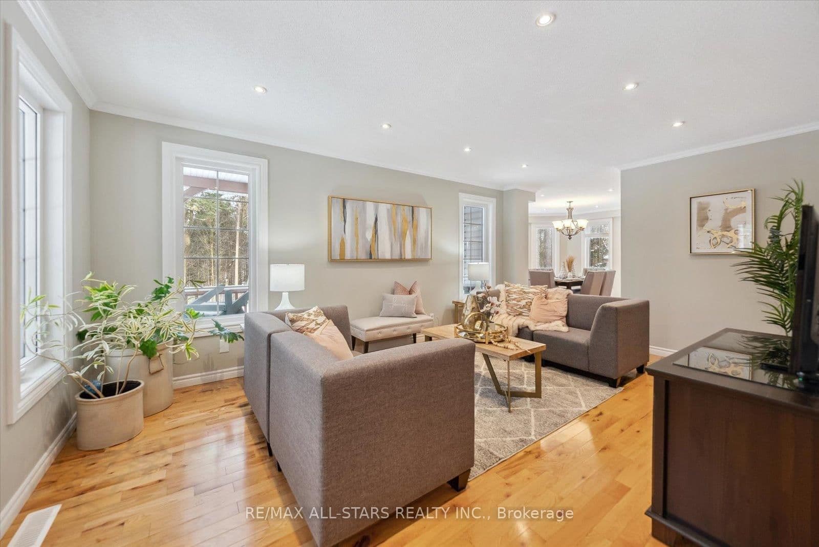 29 Robert Boulevard - Image 6