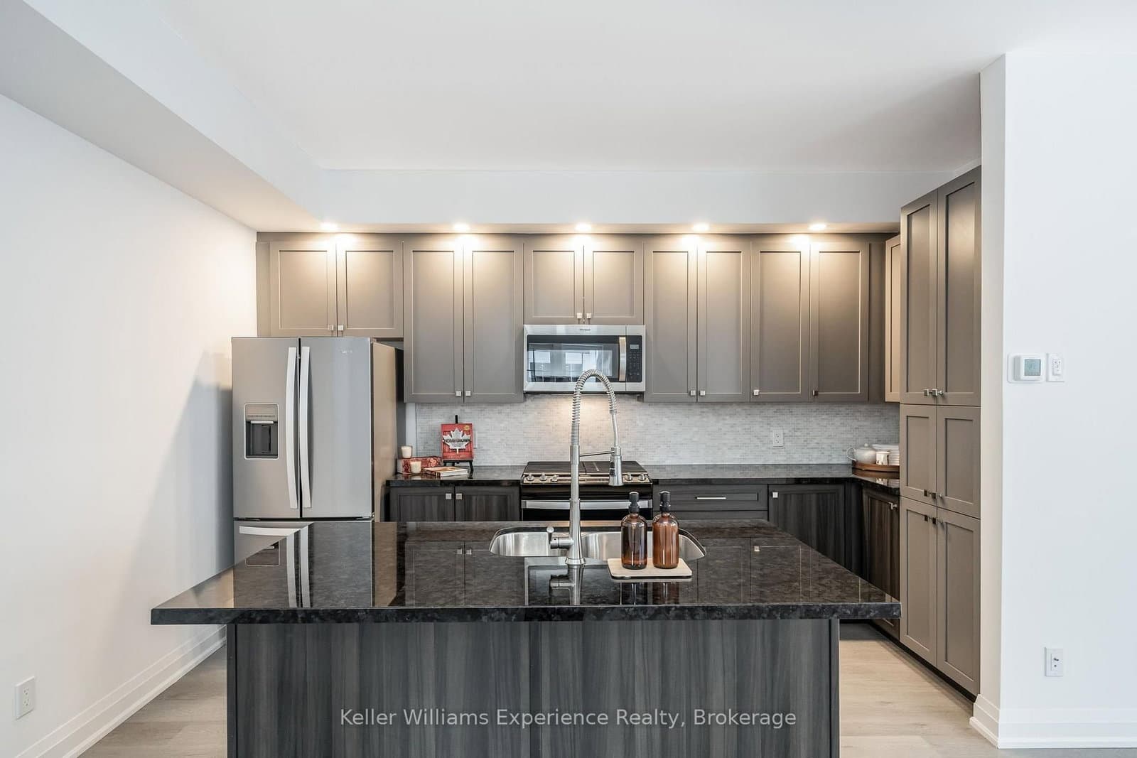 24 DANIELLE Crescent - Image 4