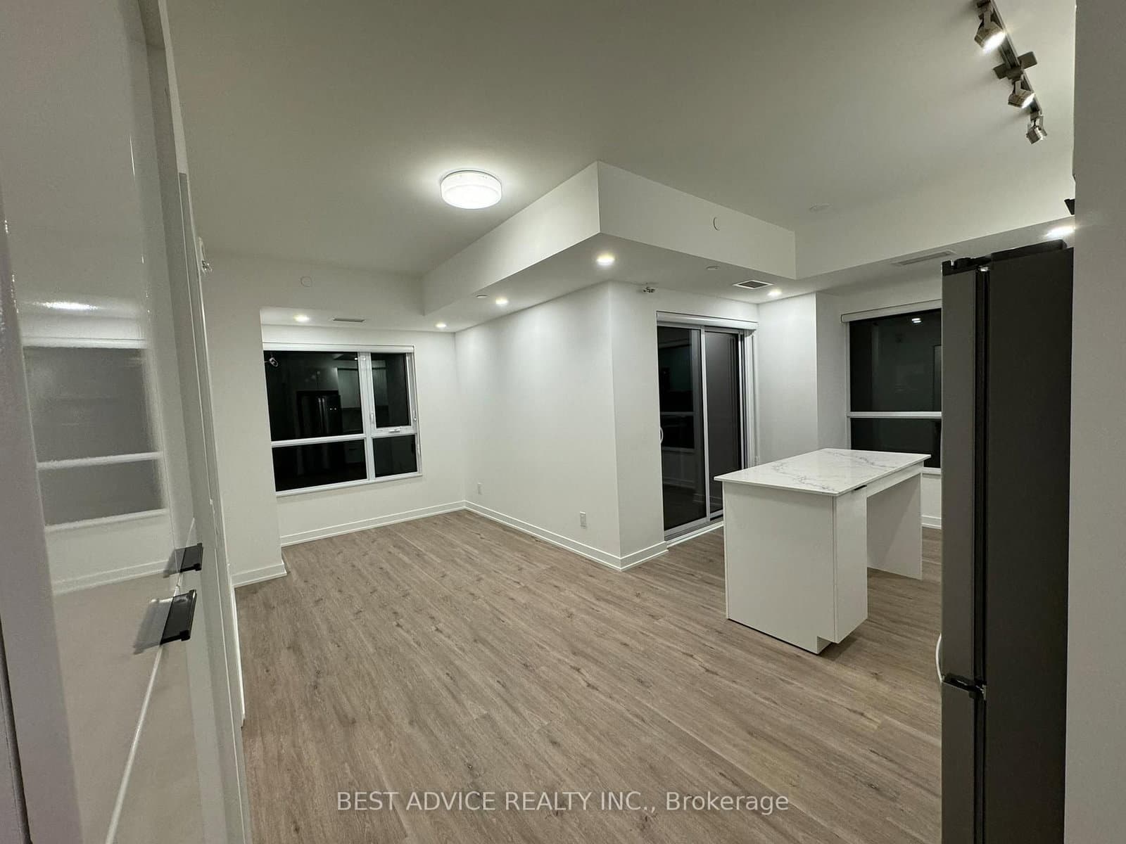 56 LAKESIDE Terrace, Unit 809 - Image 5