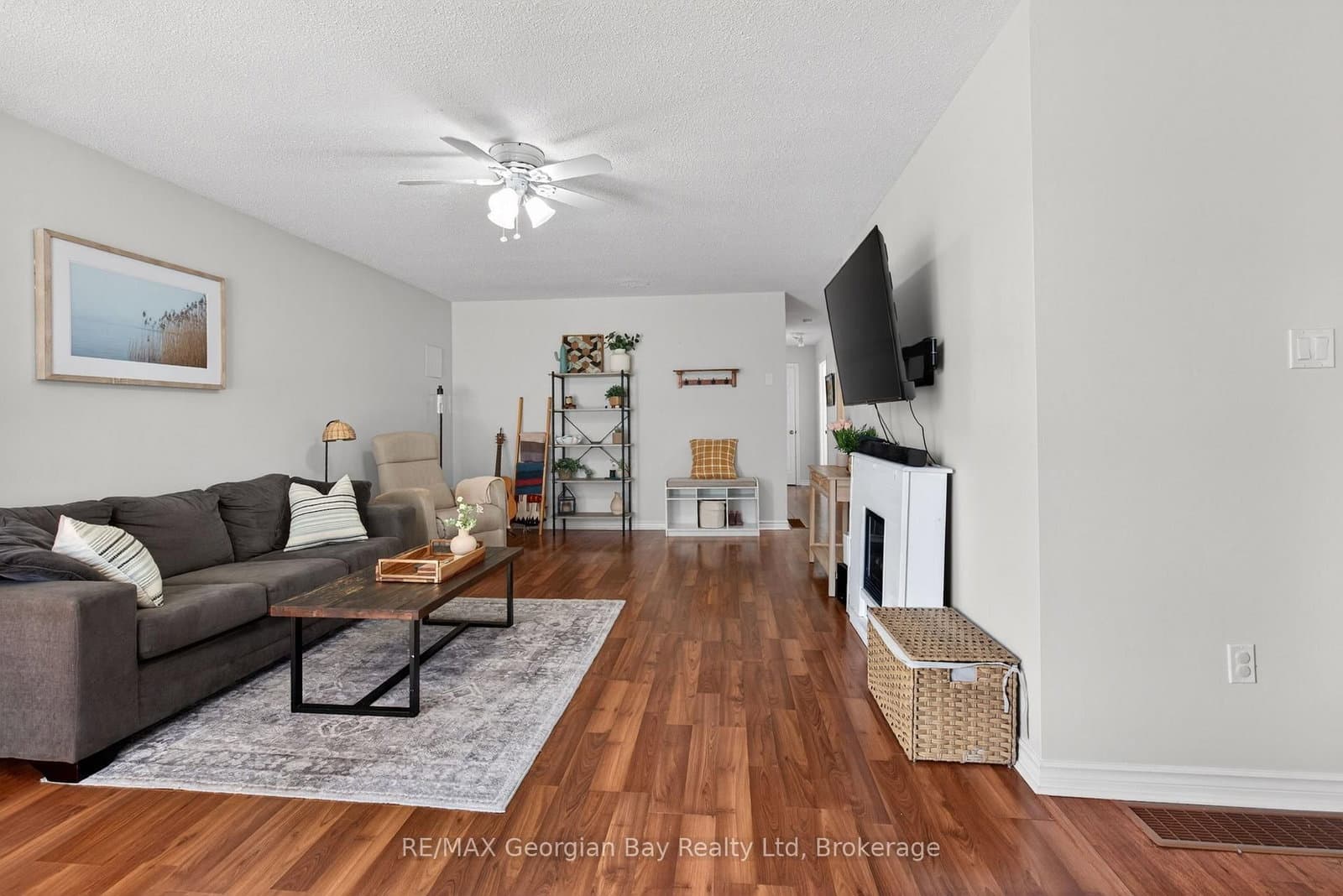 1060 HARBOURVIEW Drive - Image 4