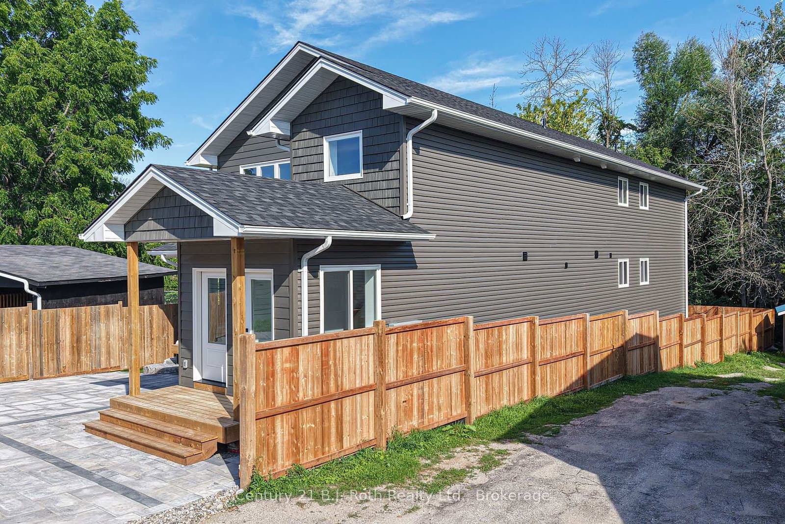 165 Barrie Road - Image 2