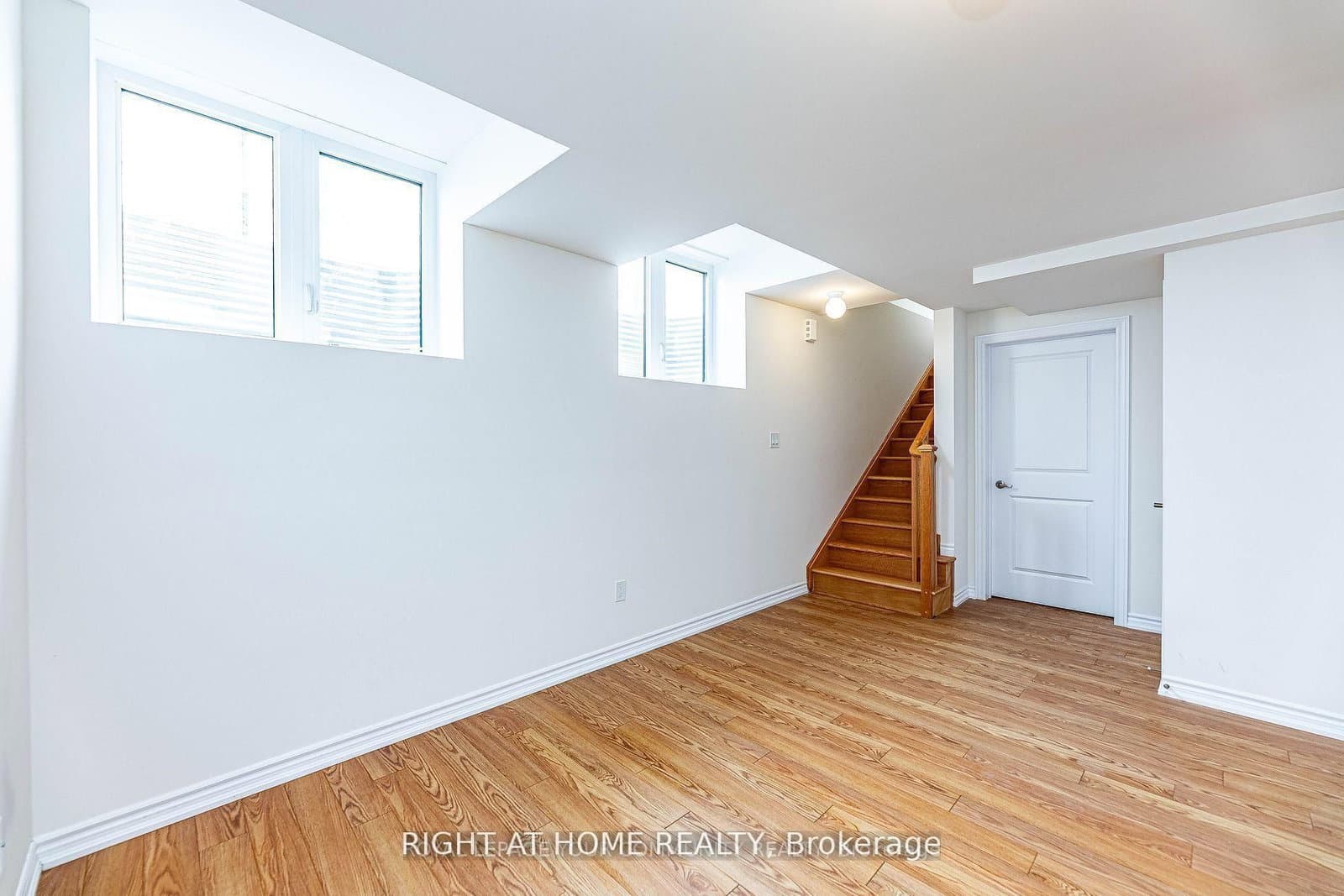 27 Lincoln Drive, Unit Basement - Image 5