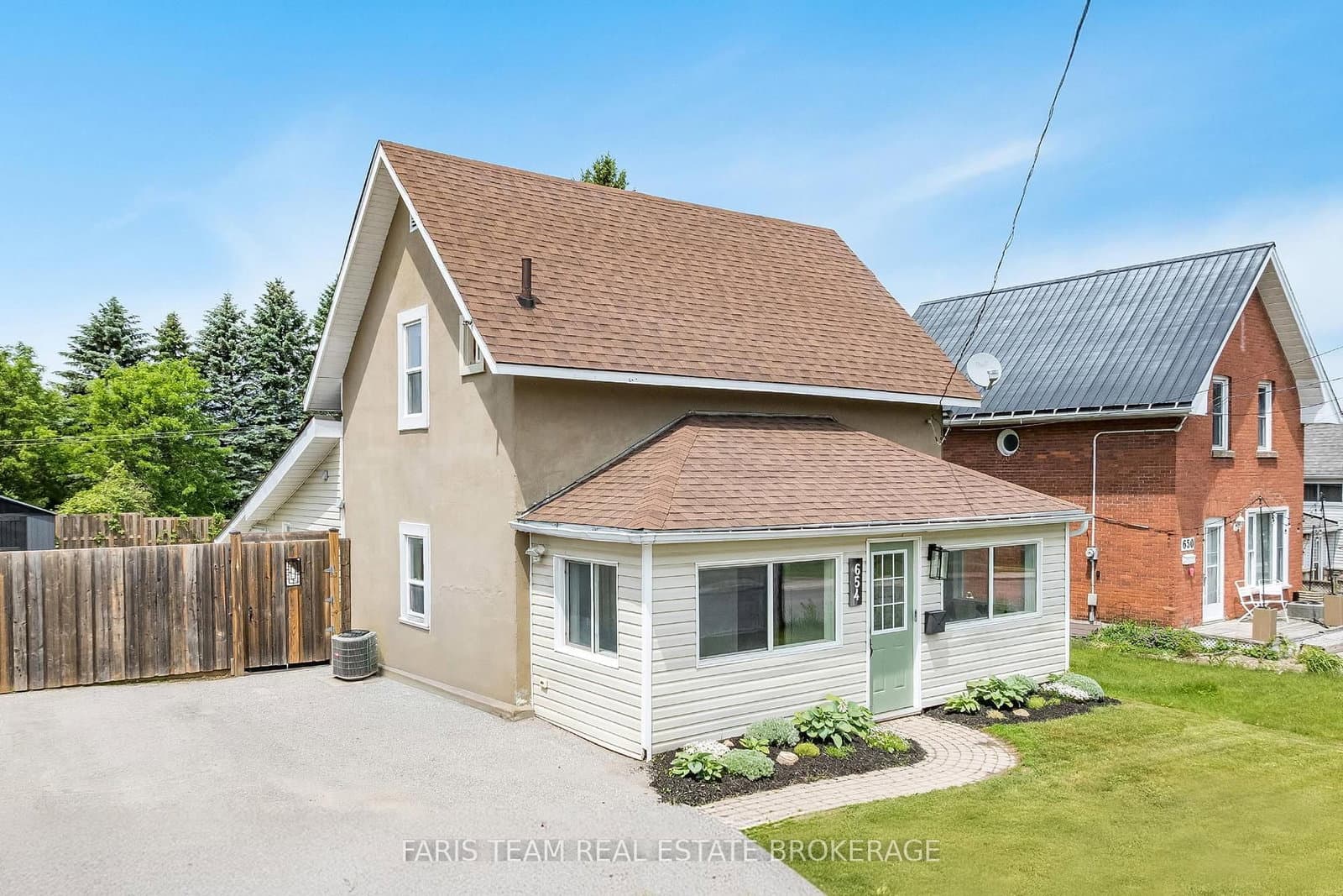 654 Victoria Street - Image 1