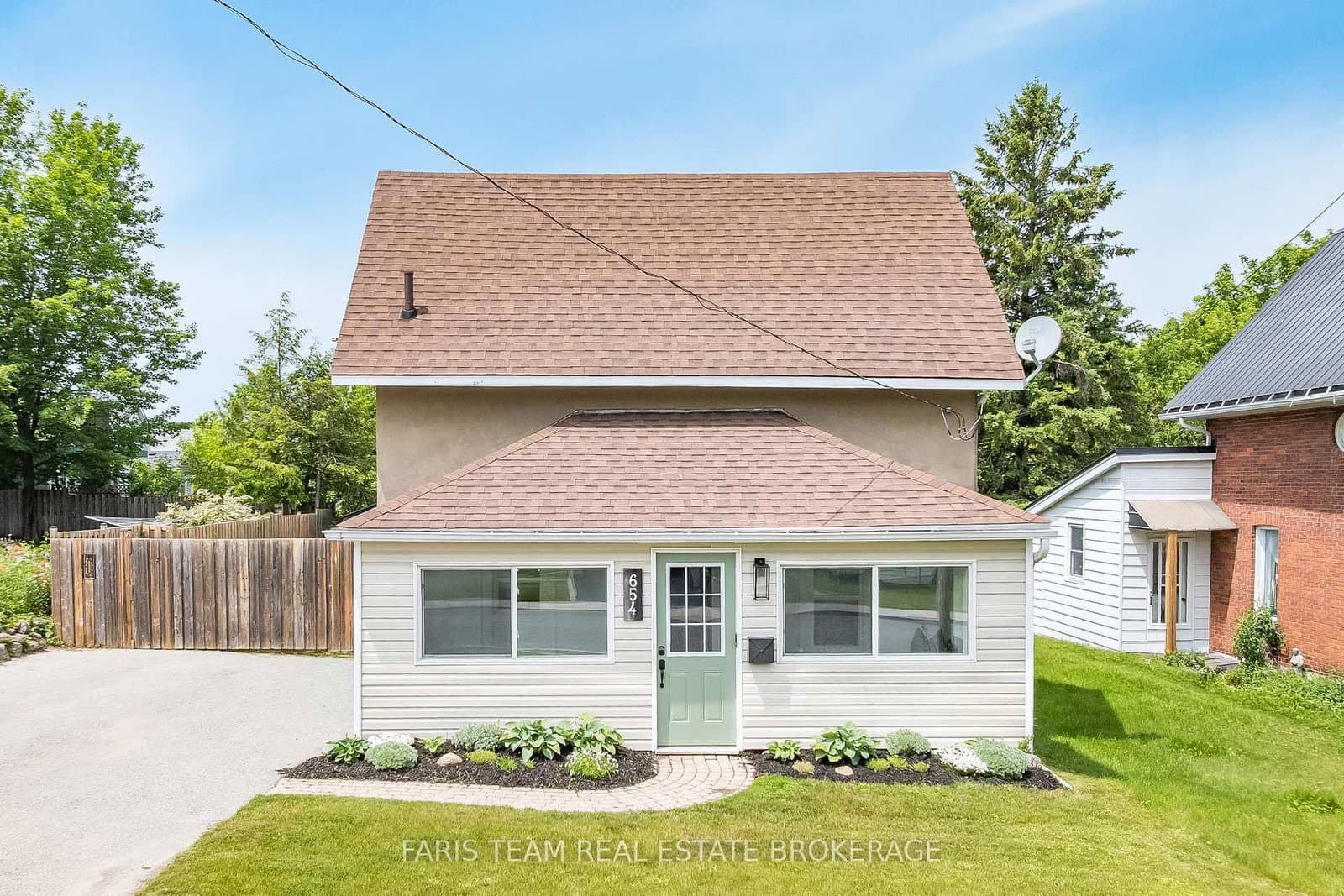 654 Victoria Street - Image 2