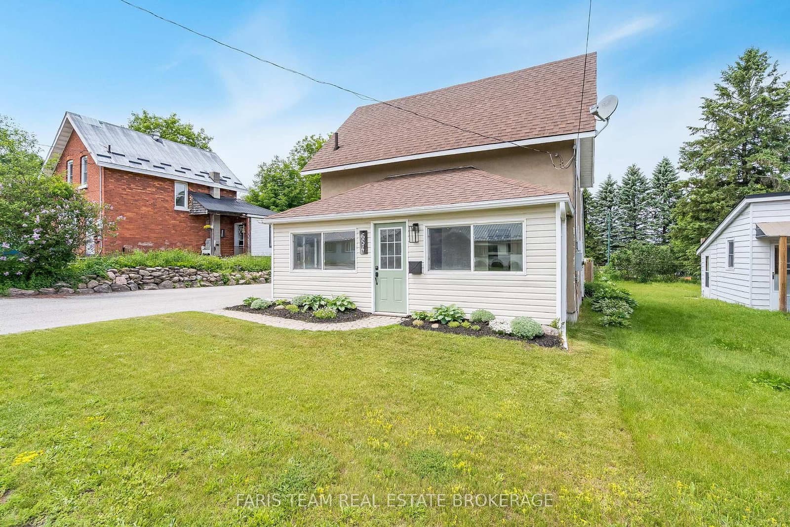 654 Victoria Street - Image 3