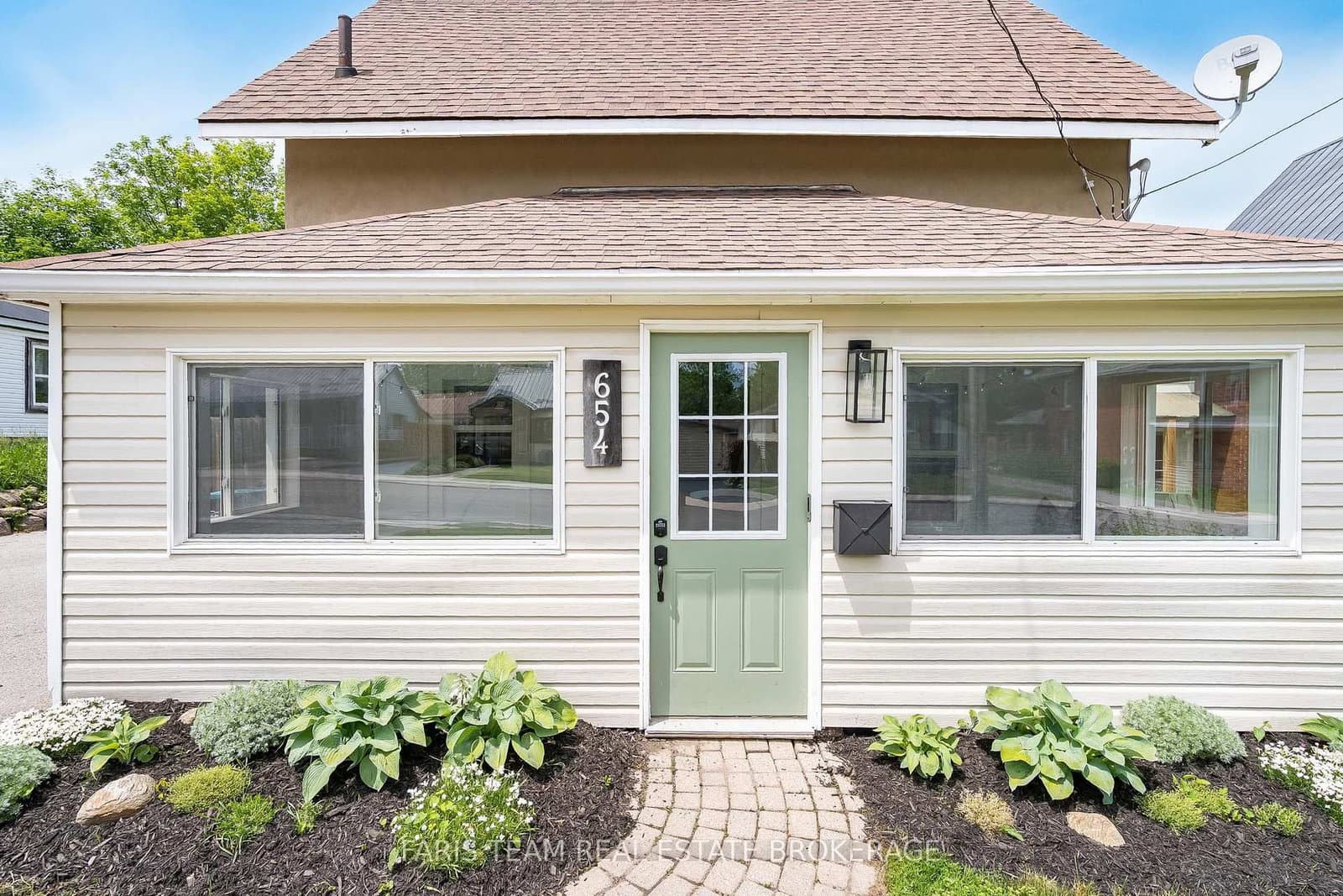 654 Victoria Street - Image 4