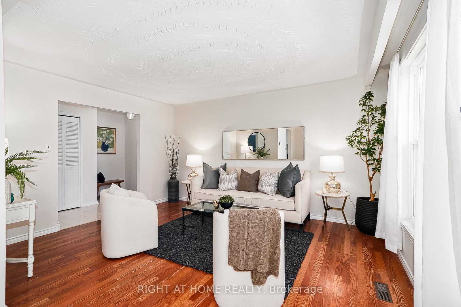 1059 Glen Mhor Crescent - Image 5