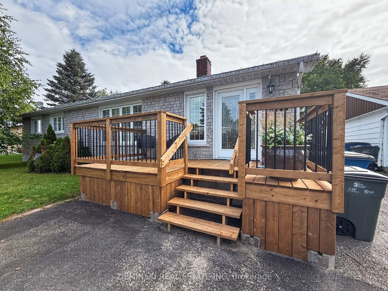 284 Fourteenth Avenue - Image 1