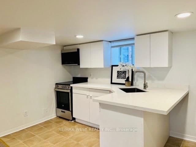 27 Oakview Avenue, Unit Bsmt - Image 3