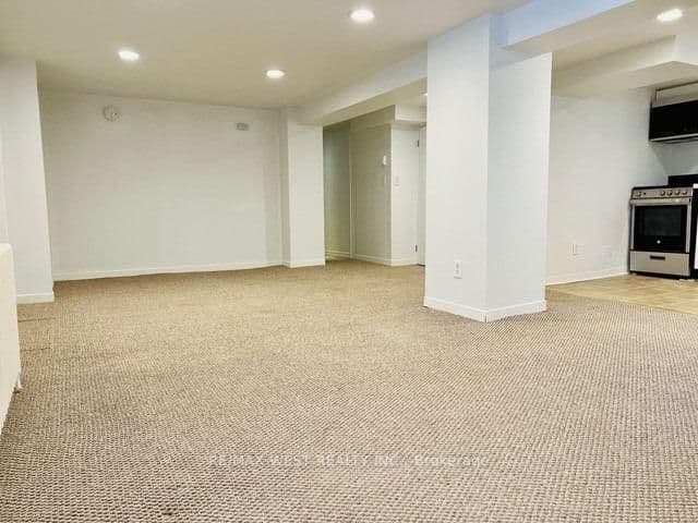 27 Oakview Avenue, Unit Bsmt - Image 4