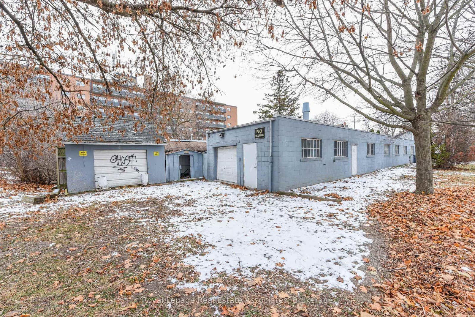 1089 Seneca Avenue - Image 4