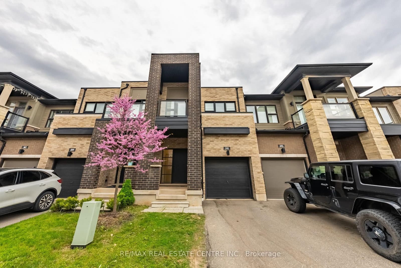 391 Athabasca Common - Image 1