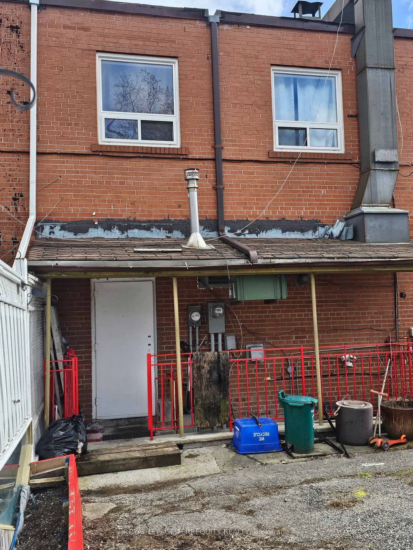 939 Lakeshore Road E - Image 5