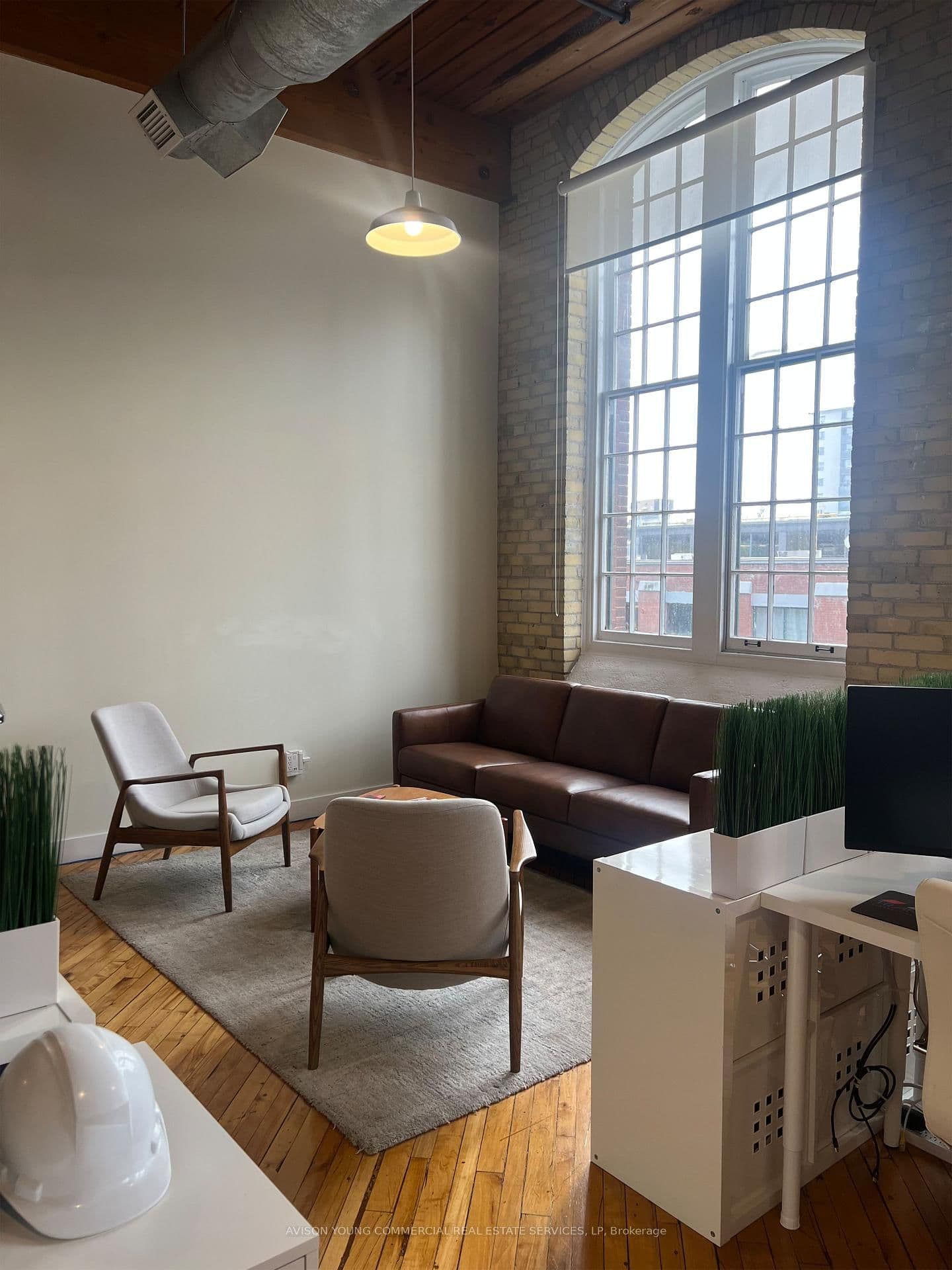67 Mowat Avenue - Image 1