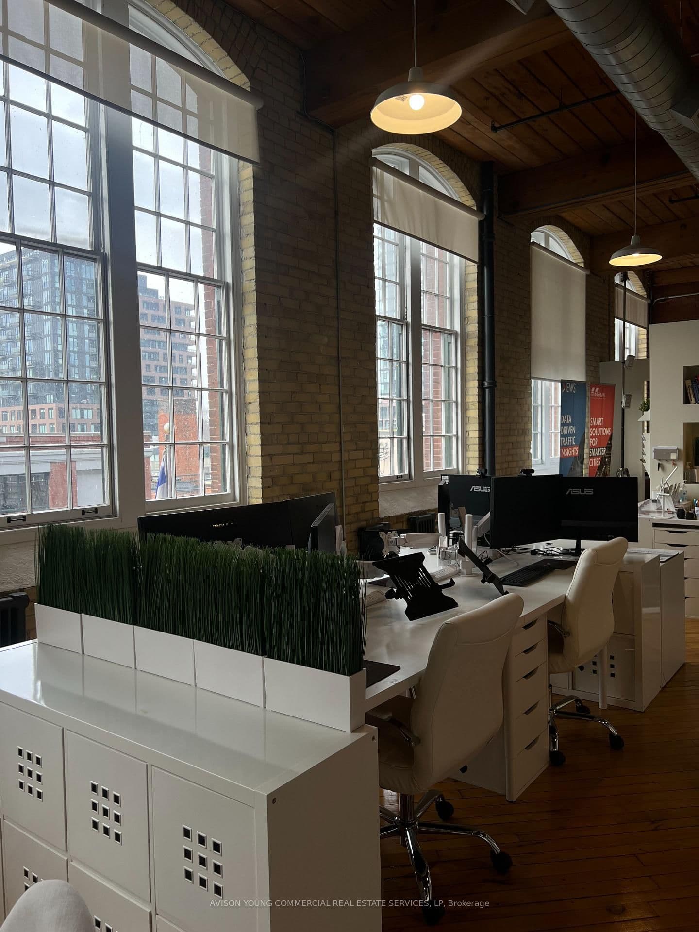 67 Mowat Avenue - Image 2