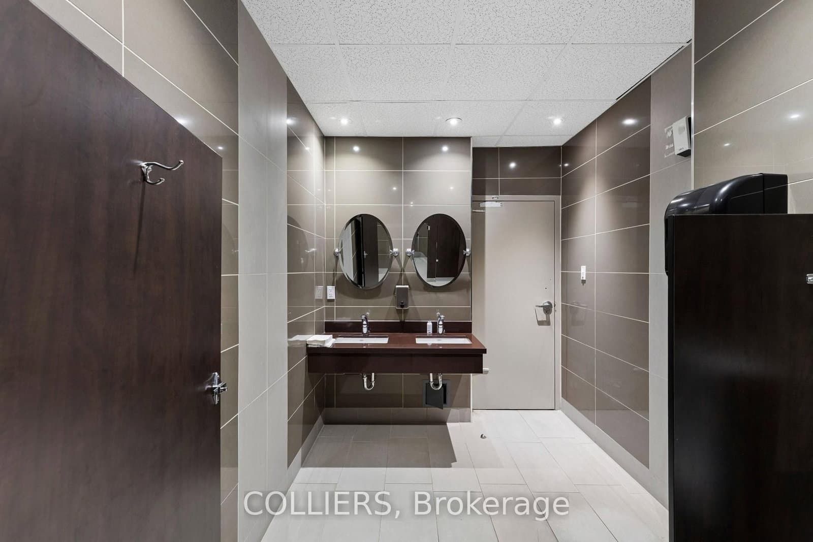 21 Queen Street E - Image 6