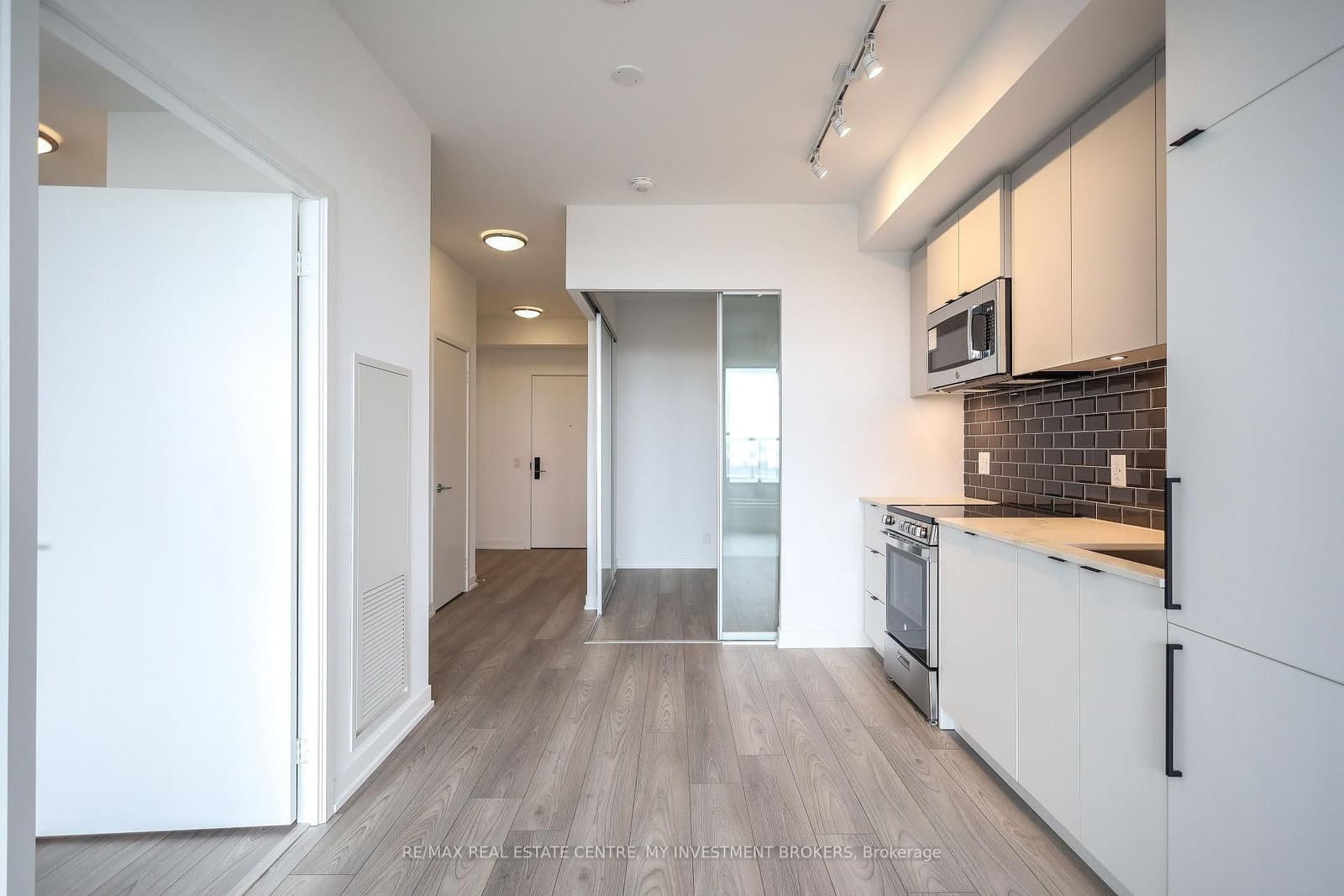 285 Dufferin Street, Unit 915 - Image 2