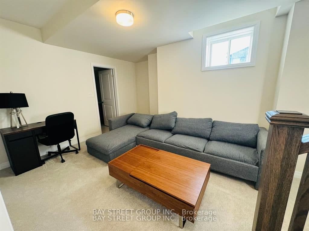 121 SETTLERS Road E - Image 2