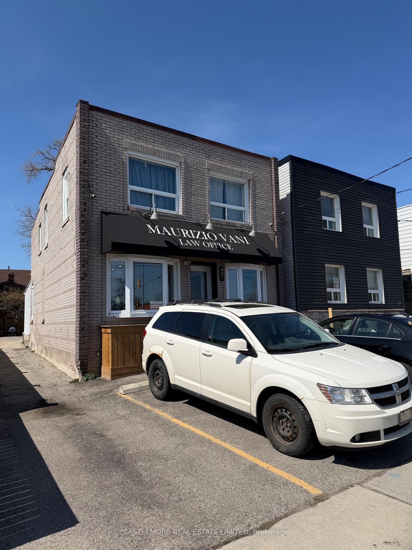 925 Lakeshore Road - Image 3