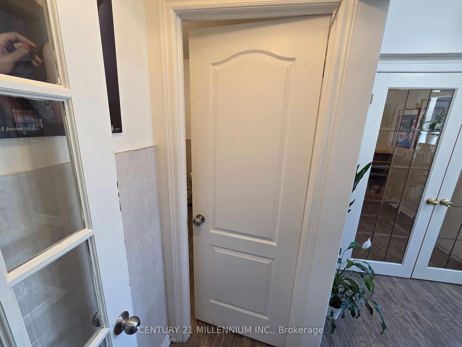 2479 Lake Shore Boulevard W, Unit A - Image 4