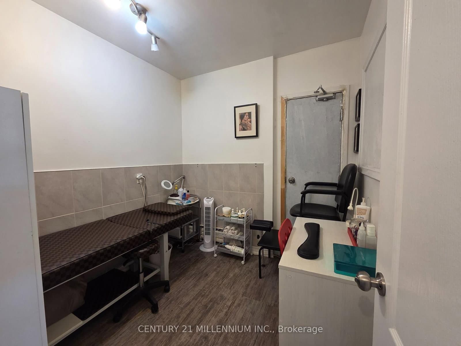 2479 Lake Shore Boulevard W, Unit A - Image 6
