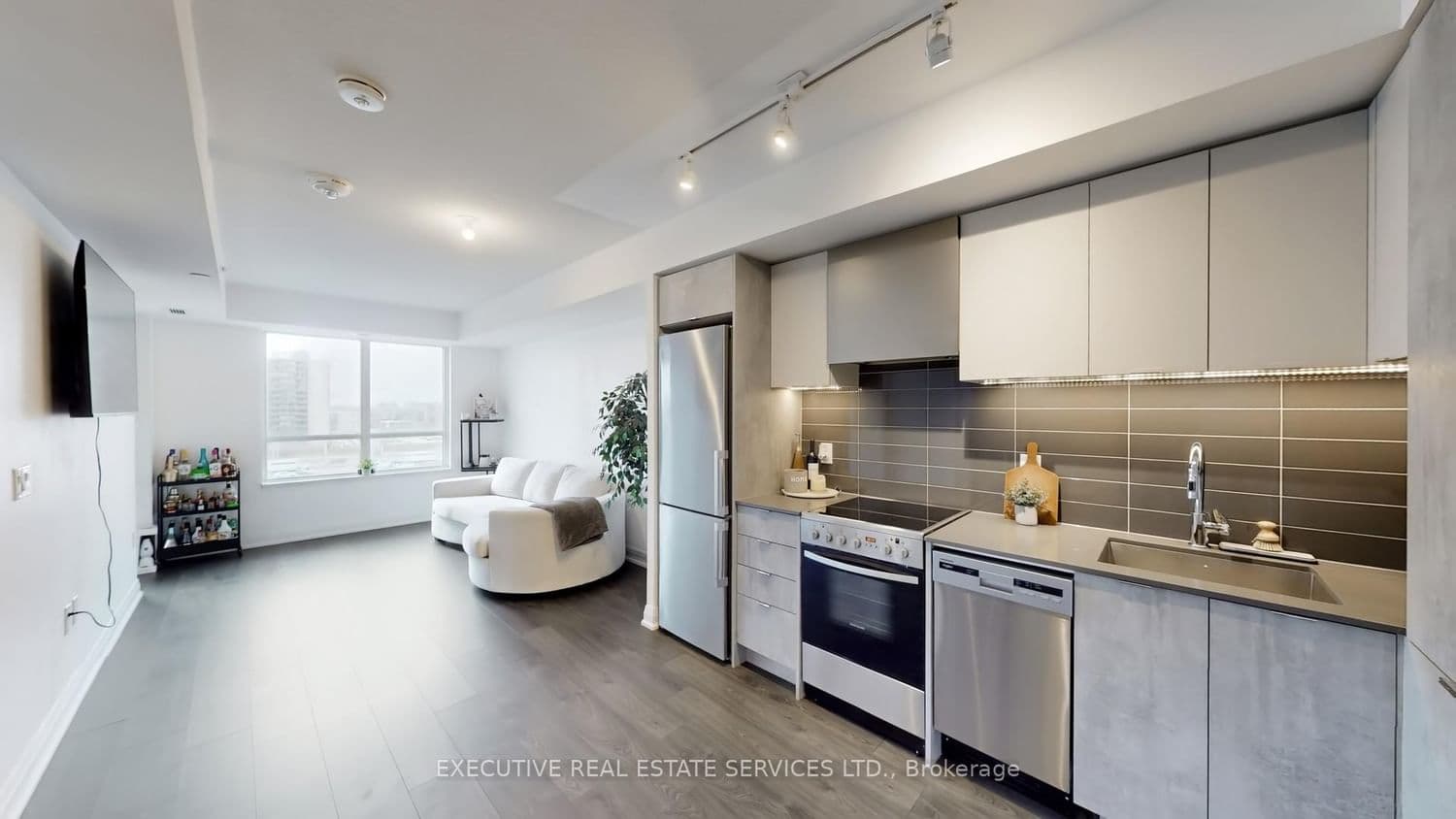 10 Gibbs Road, Unit 624 - Image 1