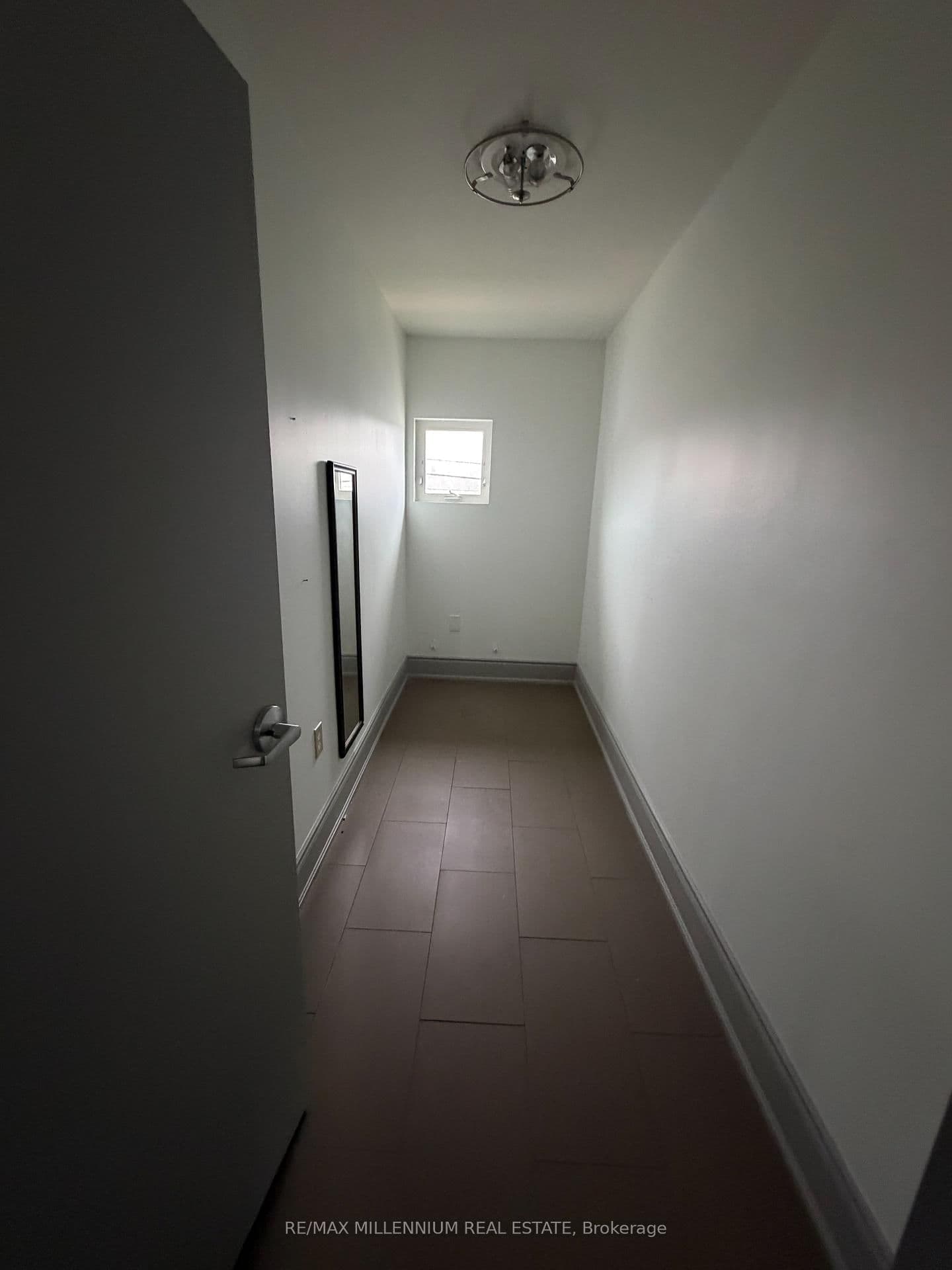 418 Plains Road E - Image 4