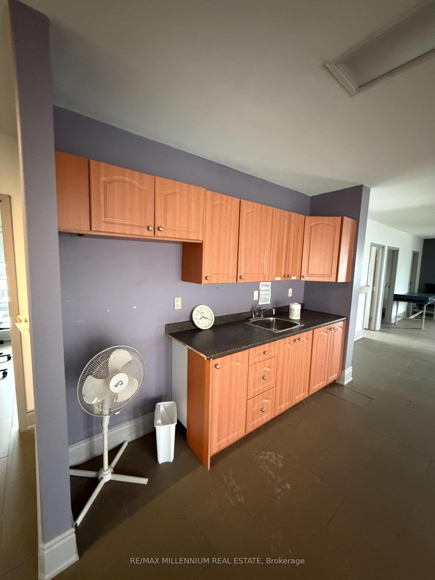418 Plains Road E - Image 6