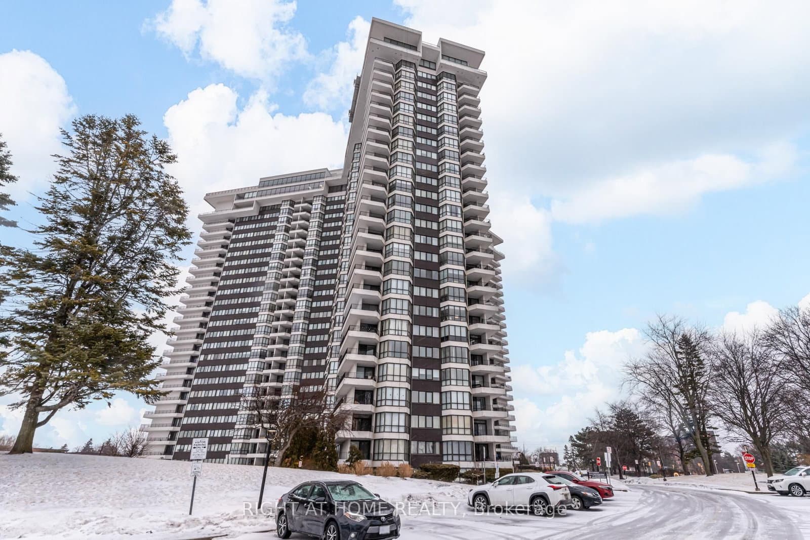 1333 Bloor Street, Unit 606 - Image 4