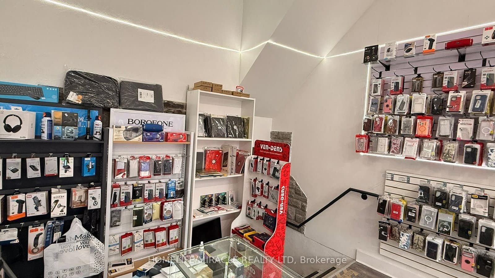 1084 Bloor Street W - Image 3