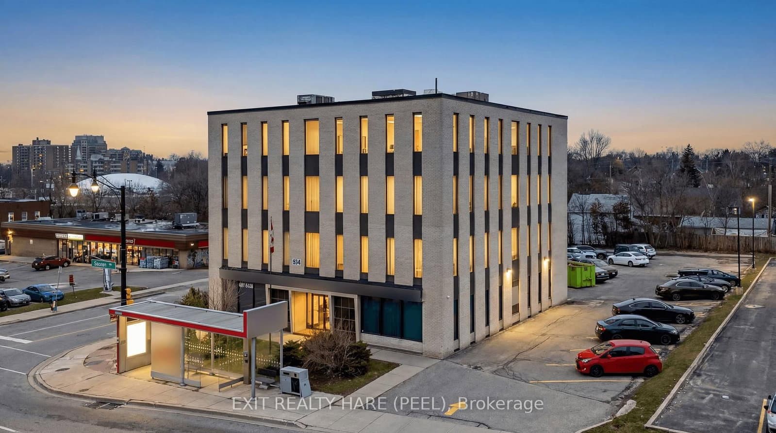 134 Queen Street E - Image 1