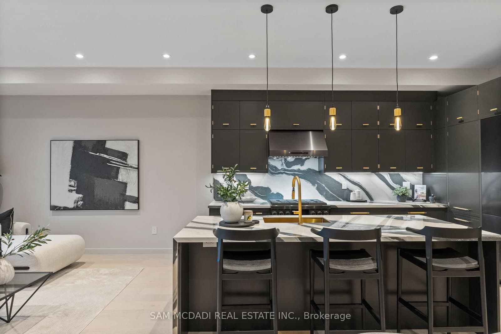 1090 Ella Avenue - Image 4
