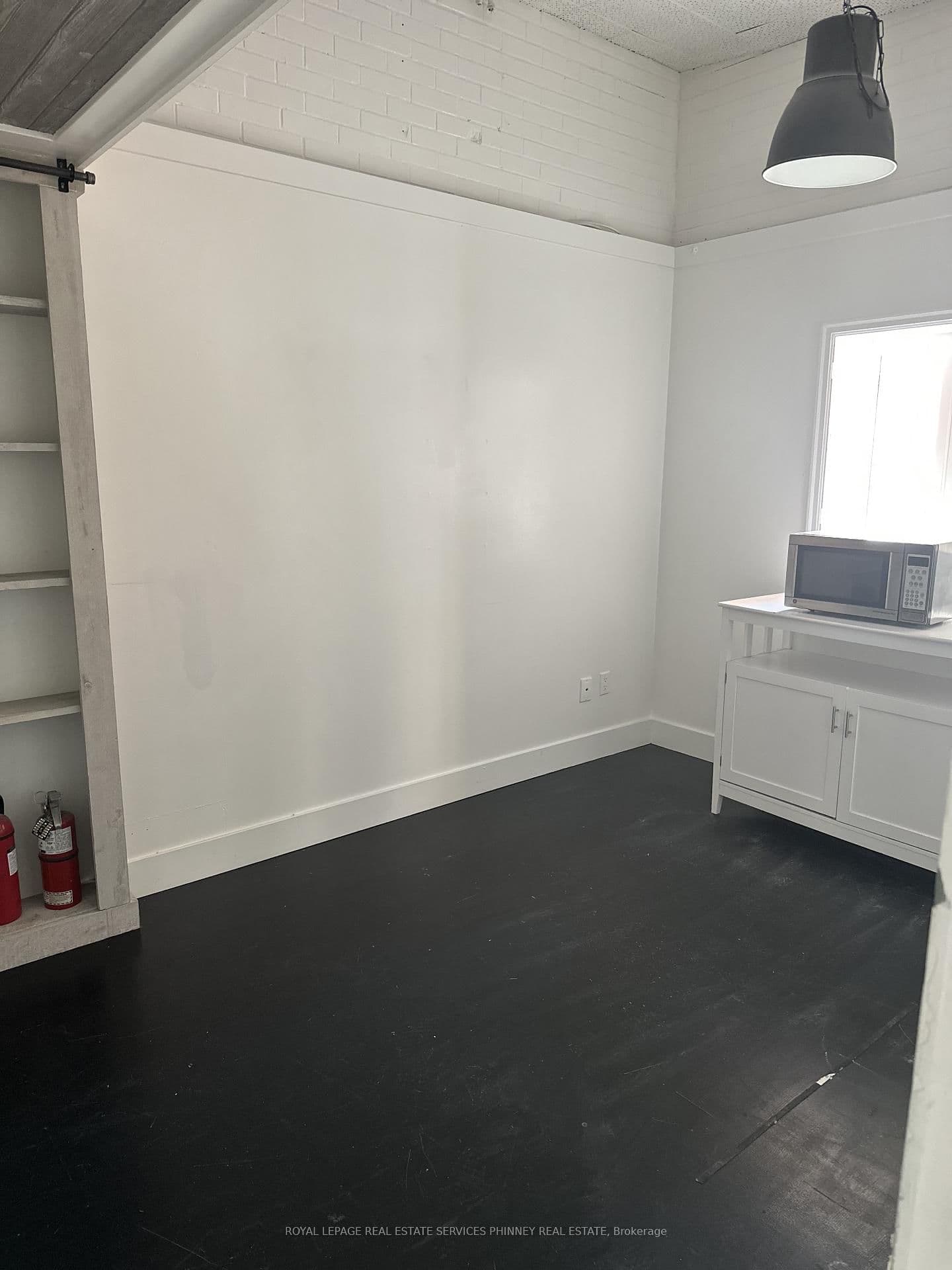 112 Lakeshore Road E, Unit 2 - Image 3