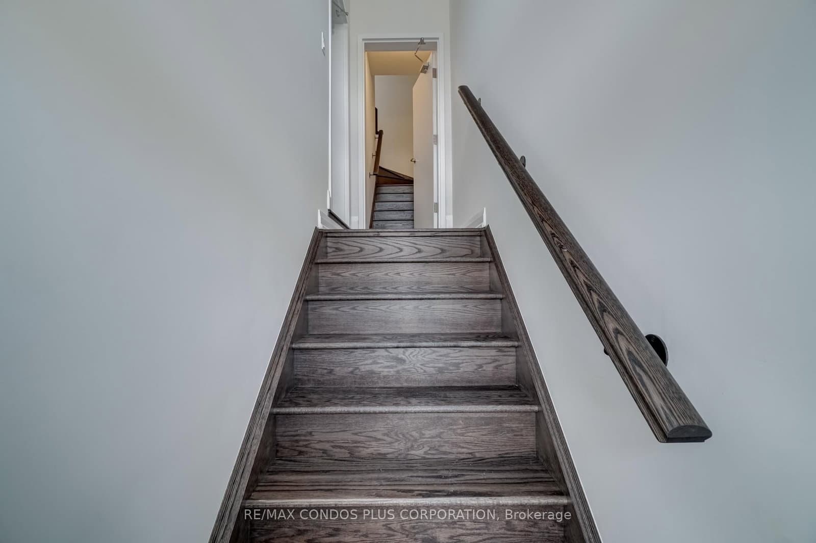 4 Wild Rose Gardens, Unit upper - Image 2