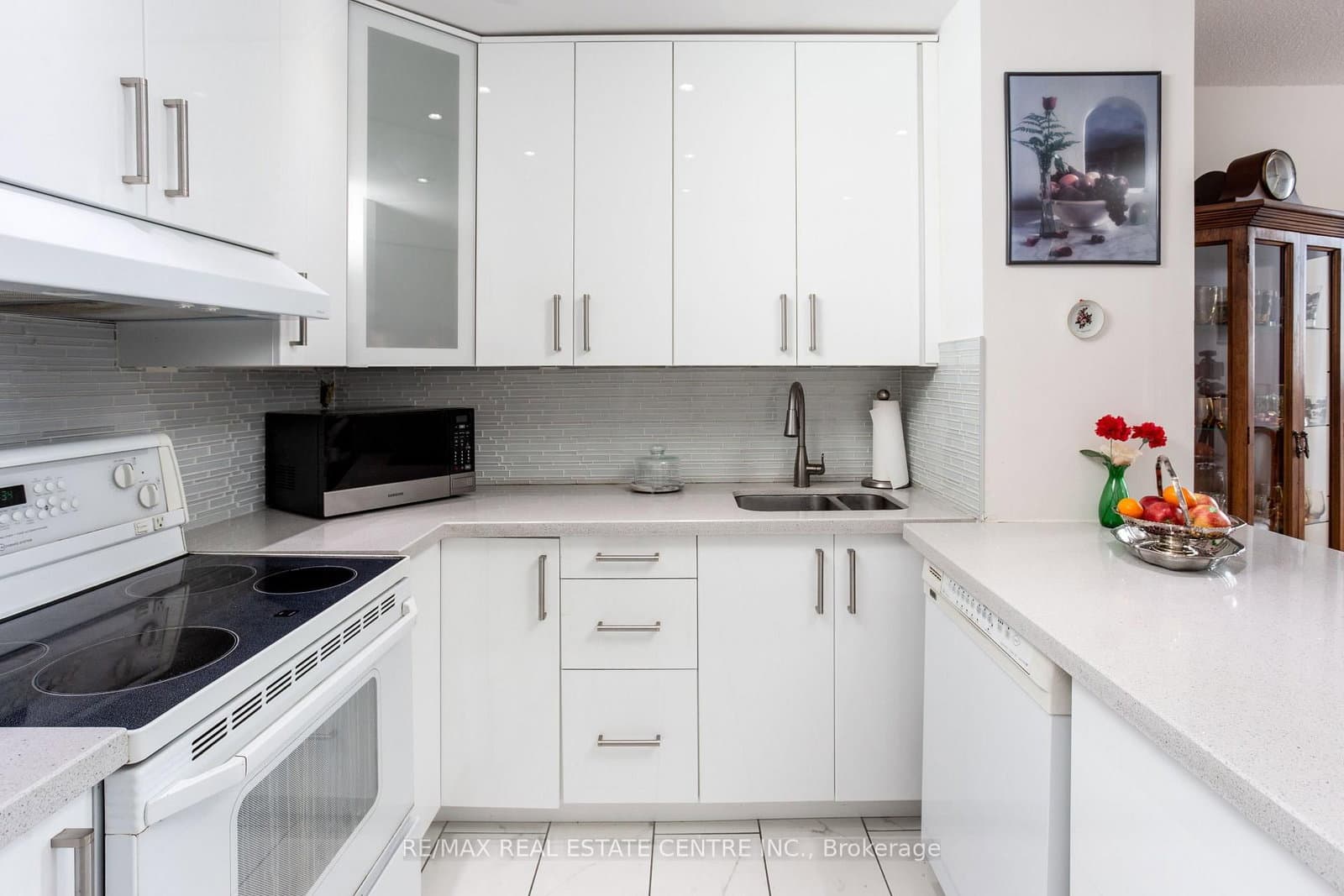 25 Agnes Street, Unit PH06(1206) - Image 3