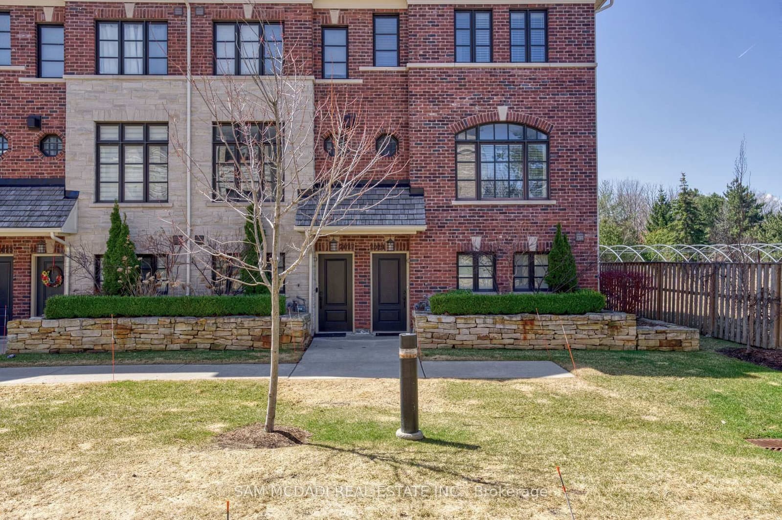 2029 Queensborough Gate - Image 2