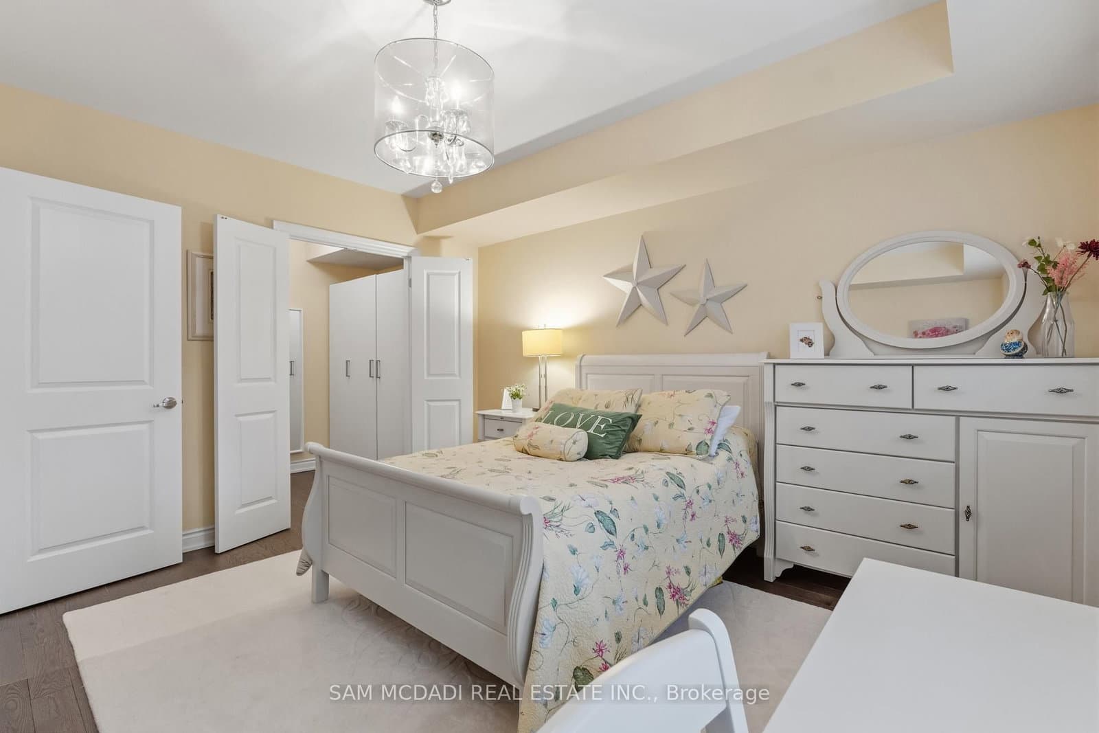 2029 Queensborough Gate - Image 6