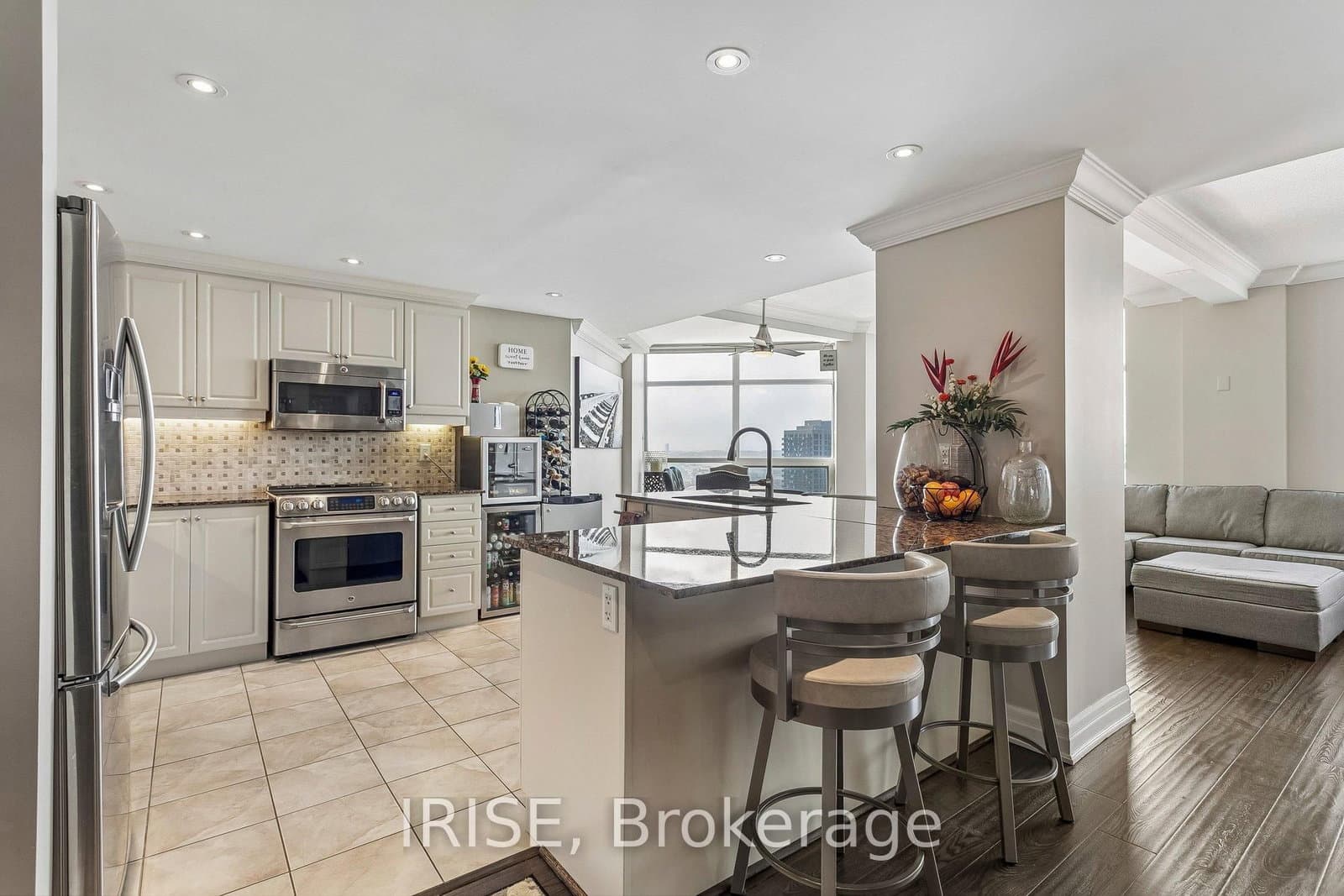 9 George Street, Unit PH01 - Image 1