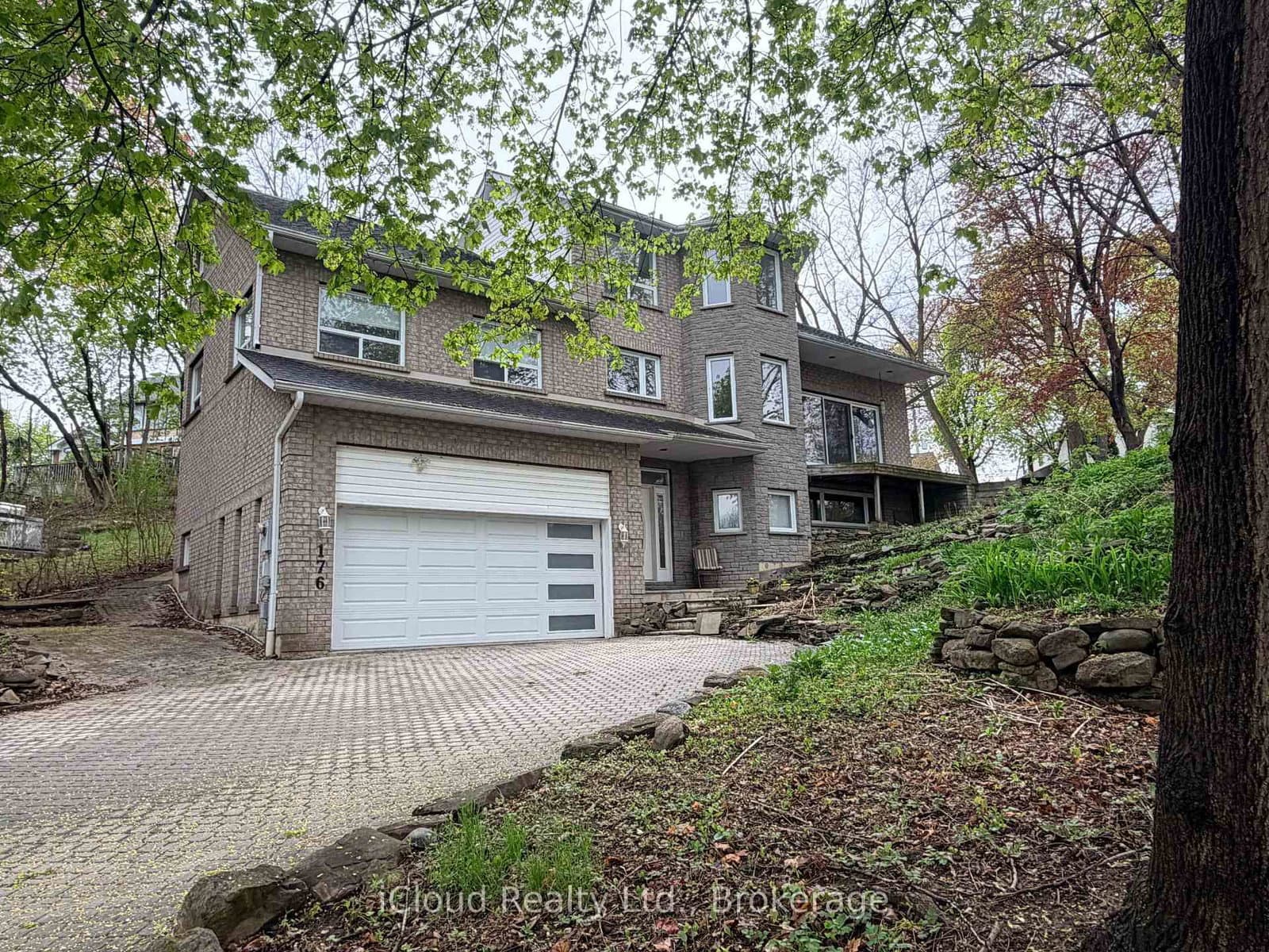 176 Wyndham Street - Image 1