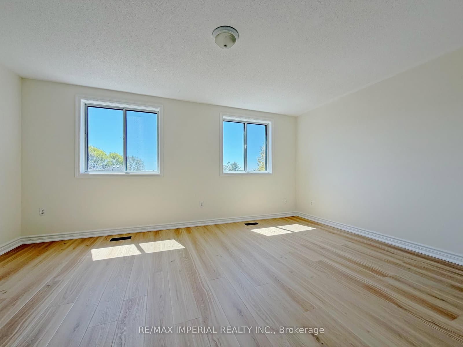 623-623A The Queensway - Image 5
