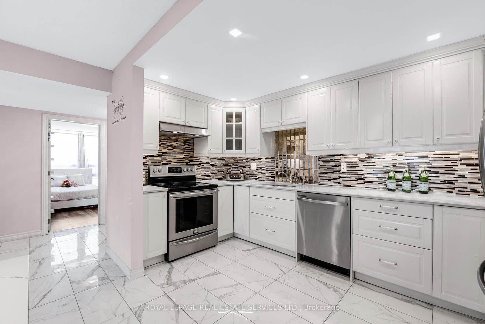 20 Speers Road, Unit 605 - Image 1