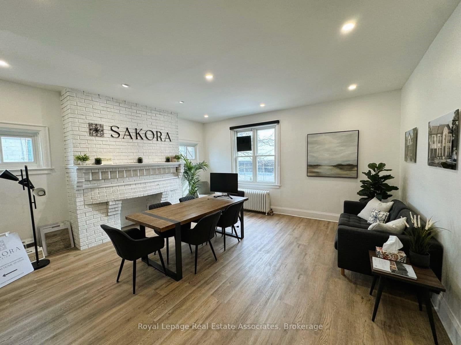 94 Lakeshore Road E, Unit 201+B - Image 2