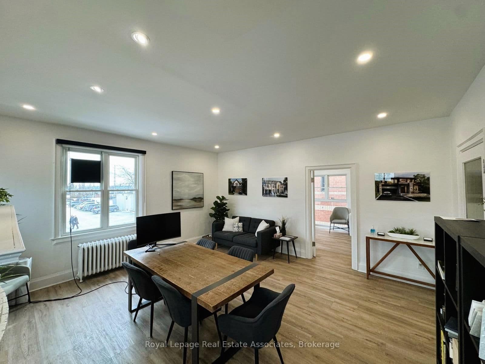 94 Lakeshore Road E, Unit 201+B - Image 3