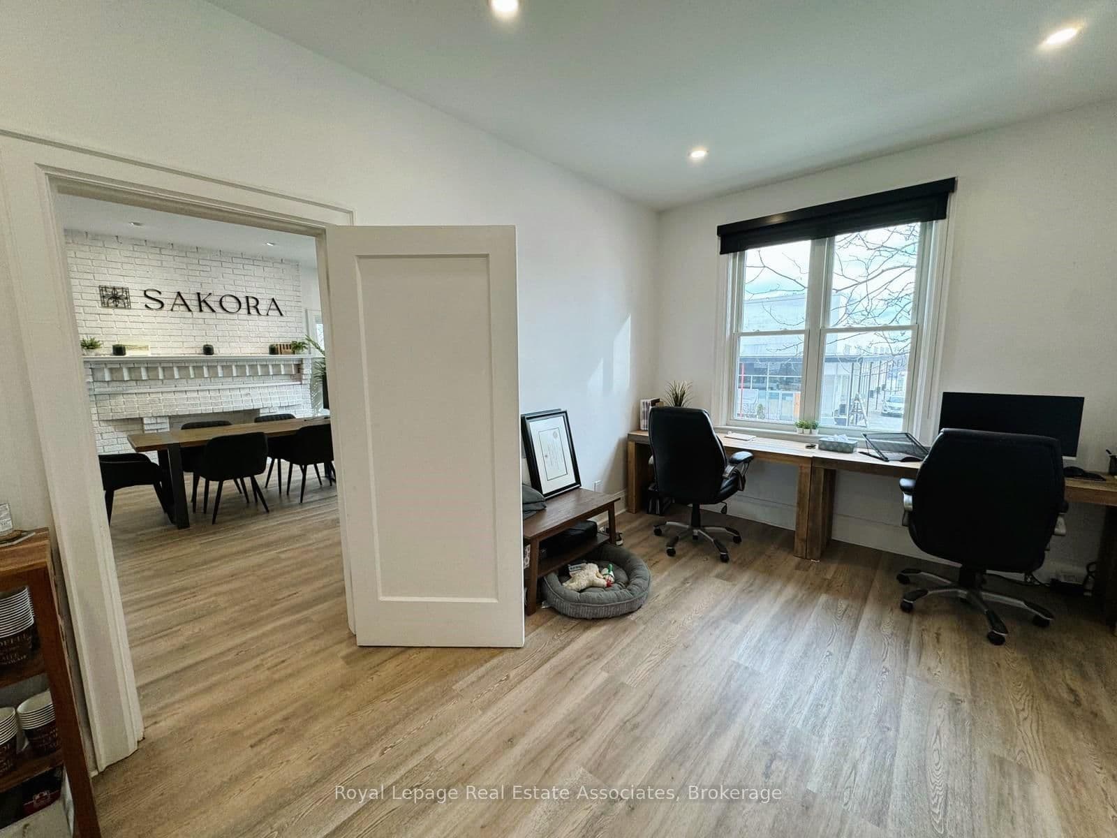 94 Lakeshore Road E, Unit 201+B - Image 5