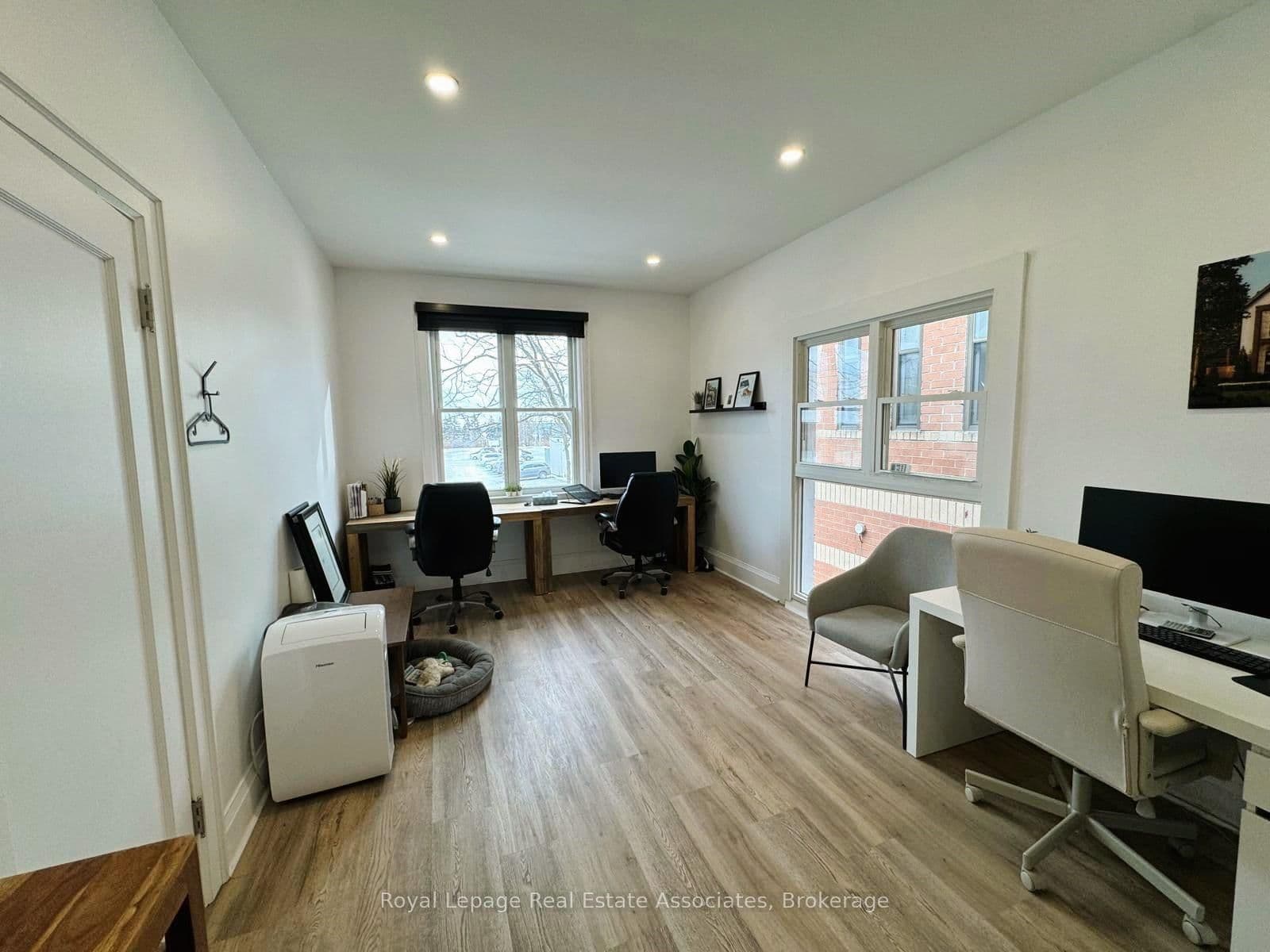 94 Lakeshore Road E, Unit 201+B - Image 6