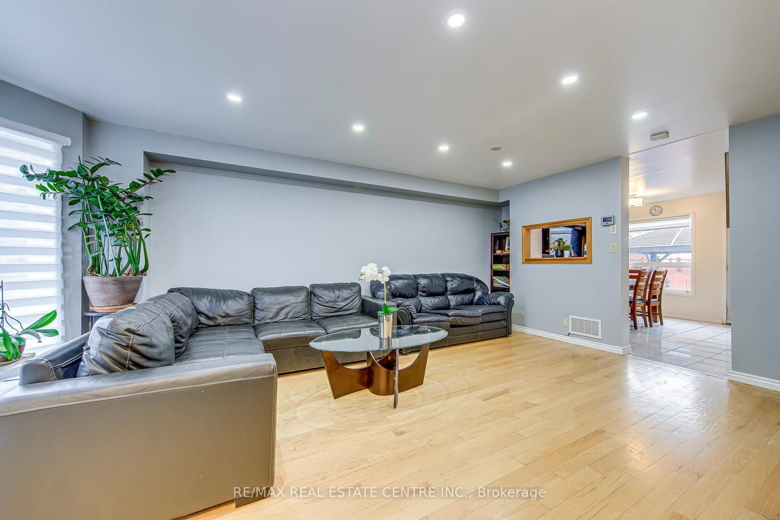 2080 St Clair Avenue W - Image 3