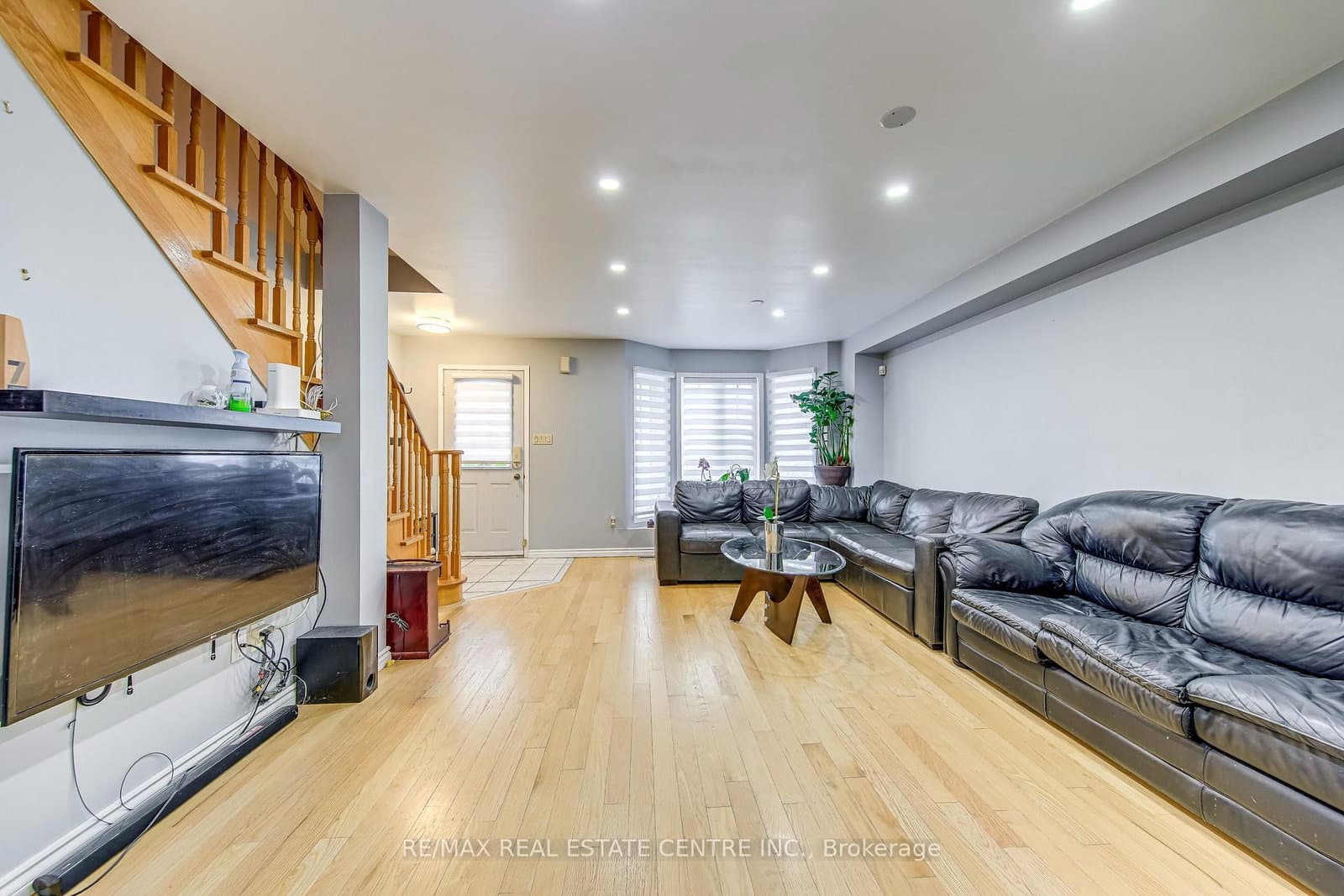 2080 St Clair Avenue W - Image 4