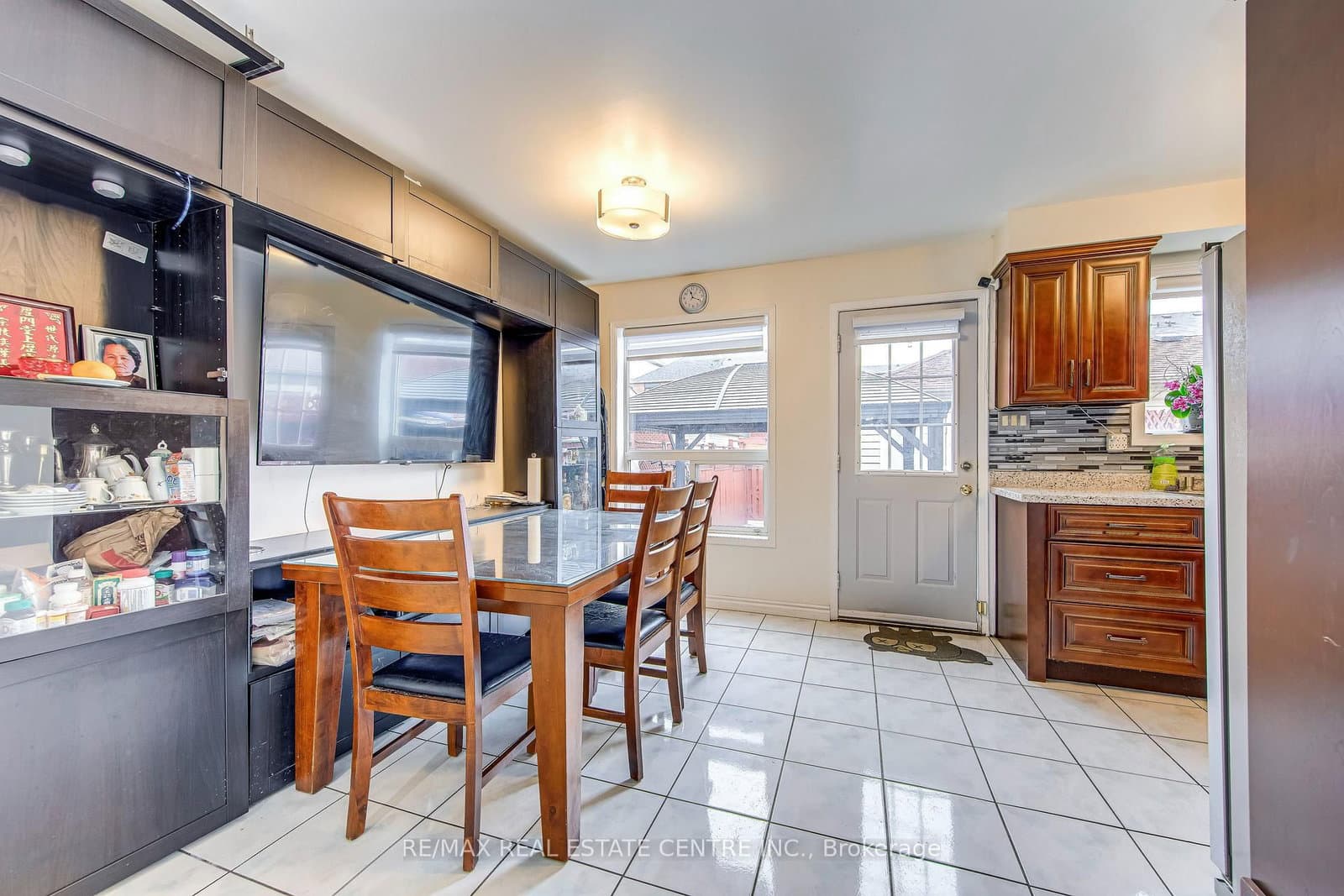 2080 St Clair Avenue W - Image 5