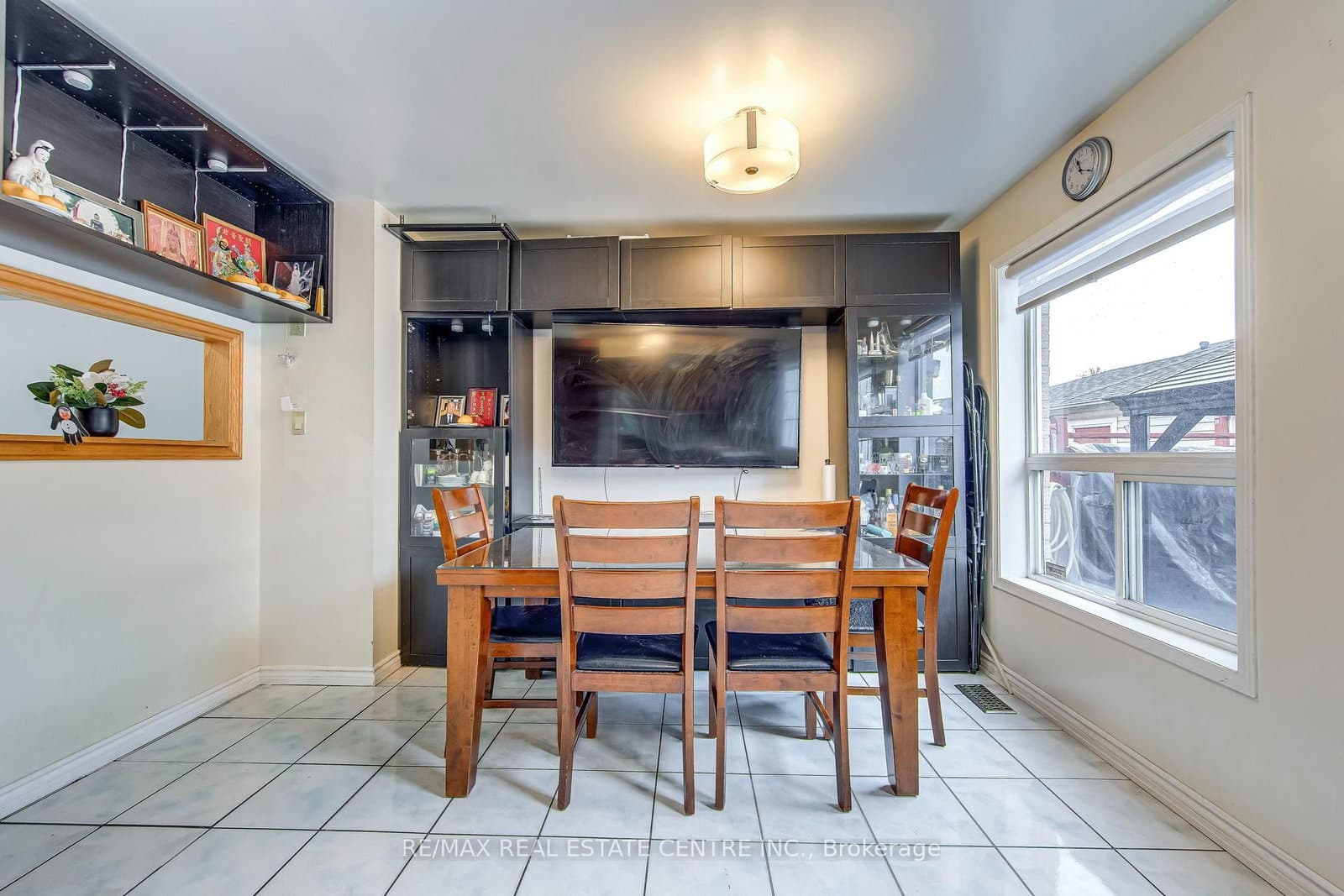 2080 St Clair Avenue W - Image 6